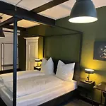 Hostaria Del Castello Hotel *